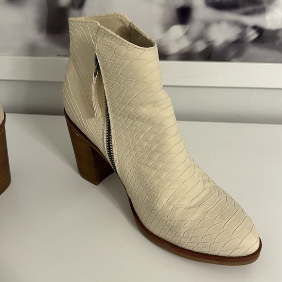 MIA cream heeled ankle boots - Picture 4 of 6